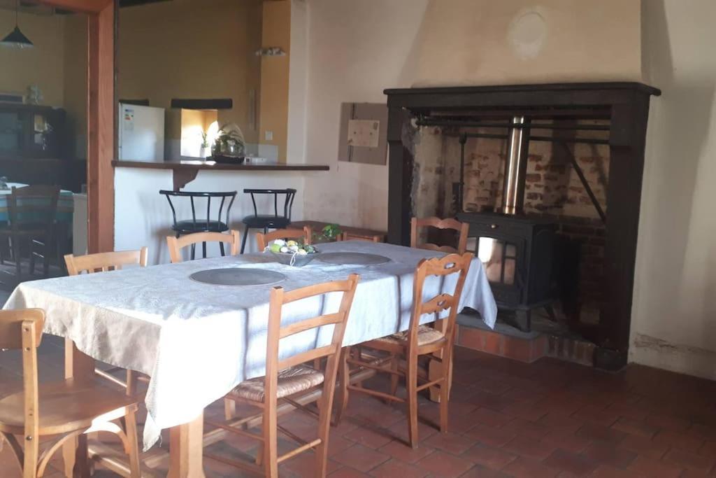 Gite A La Ferme, Avec Animaux, Fromages Et Nature Neuville-les-Decize Экстерьер фото