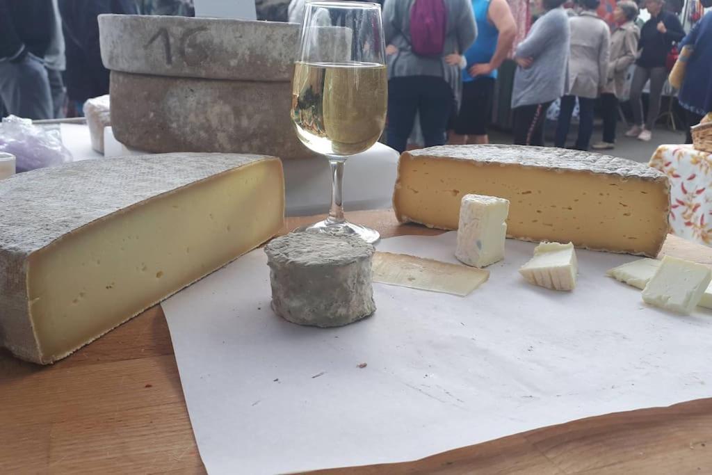 Gite A La Ferme, Avec Animaux, Fromages Et Nature Neuville-les-Decize Экстерьер фото