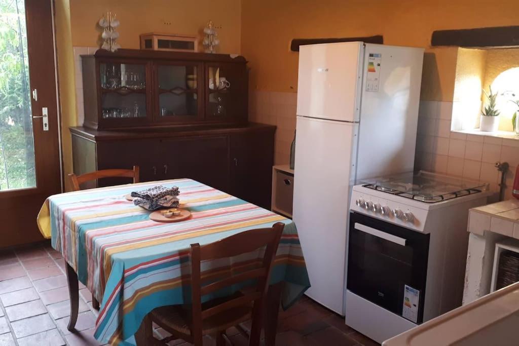 Gite A La Ferme, Avec Animaux, Fromages Et Nature Neuville-les-Decize Экстерьер фото